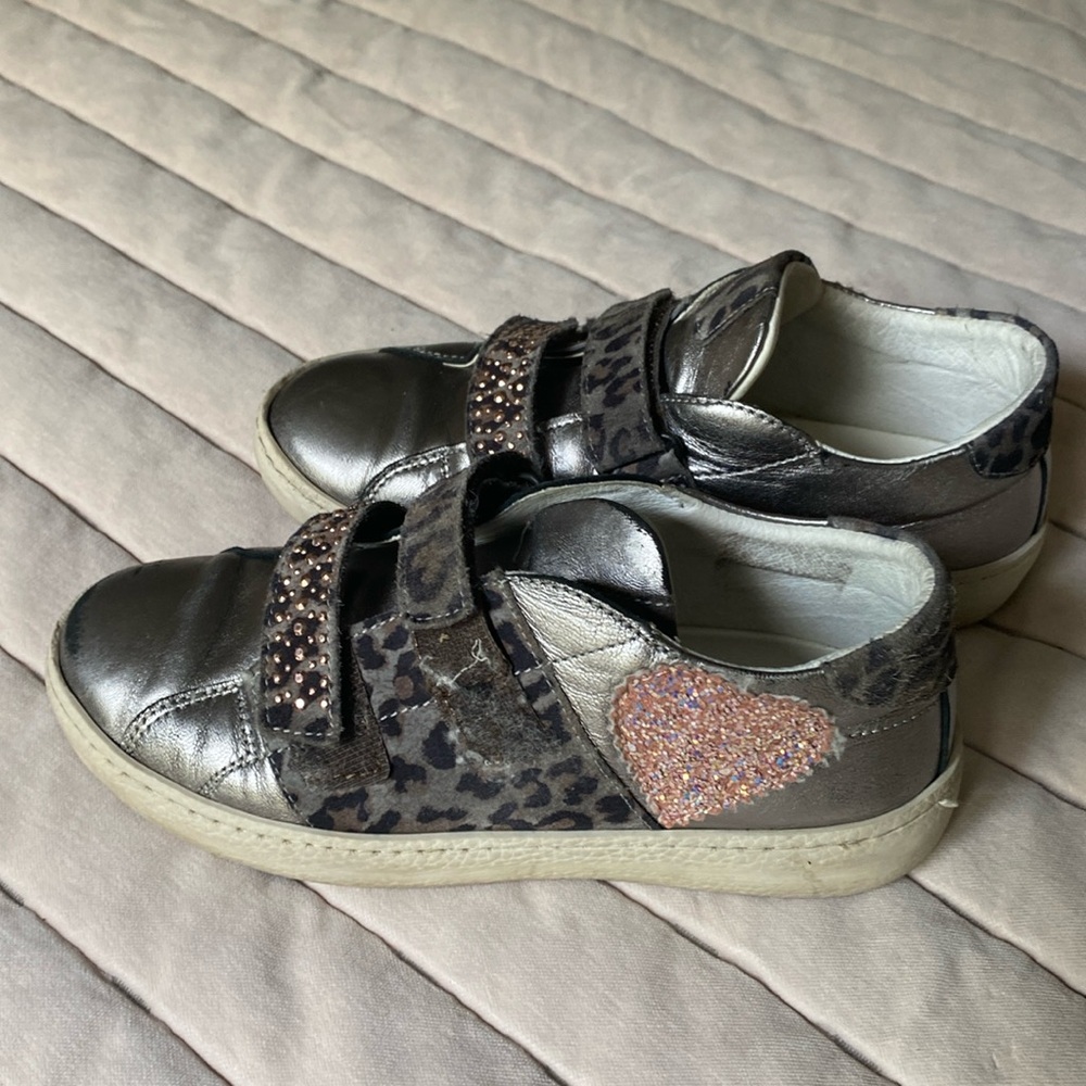 Primitive girls shoes